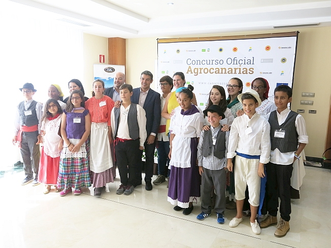 Quince niños y niñas del jurado infantil eligen su queso favorito en el Concurso Agrocanarias