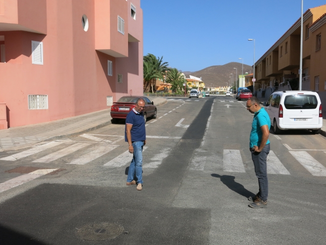 El Ayuntamiento mejora la red de abasto y aguas fecales de las calles principales de Los Llanos
