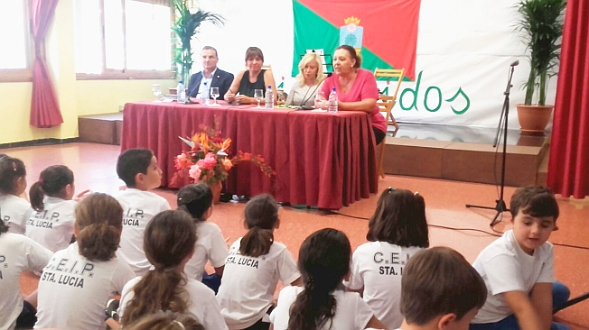 La alcaldesa Dunia González defiende que “la educación es una inversión en nuestro futuro y no un gasto” 