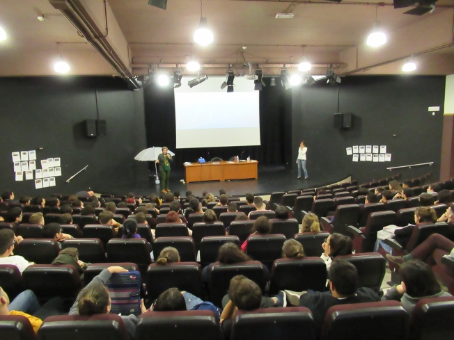 Cerca de 200 estudiantes debaten la implantación de las energías renovables en Canarias