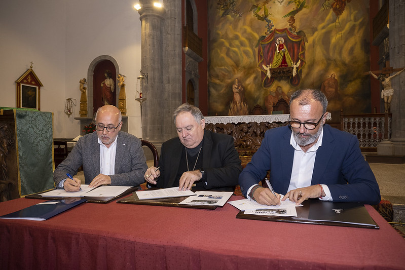 El Ayuntamiento, el Cabildo y el Obispado firman un convenio para reformar la iglesia de Santa Lucía de Tirajana