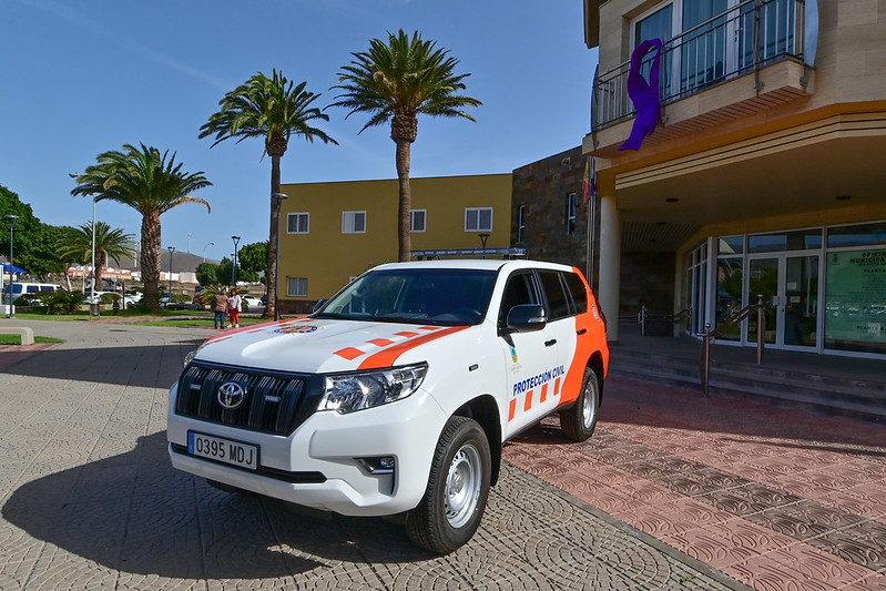 El Ayuntamiento presenta un nuevo vehículo para Protección Civil financiado por el Cabildo 