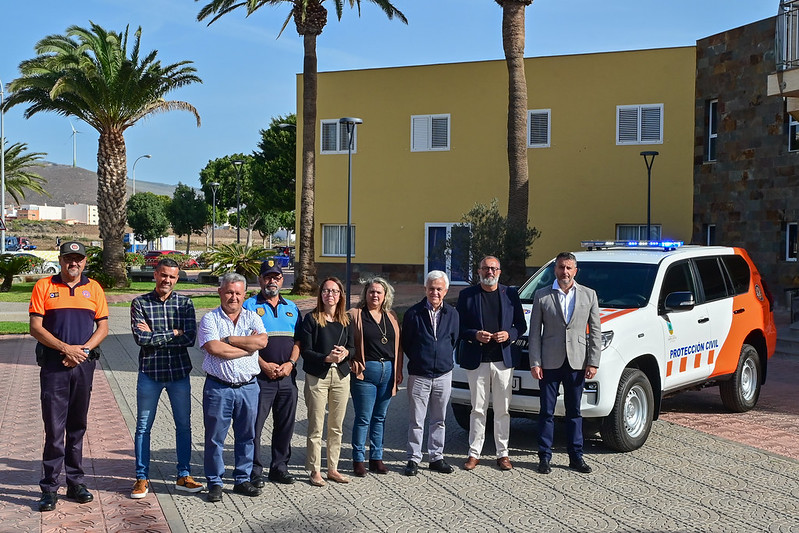 El Ayuntamiento presenta un nuevo vehículo para Protección Civil financiado por el Cabildo 