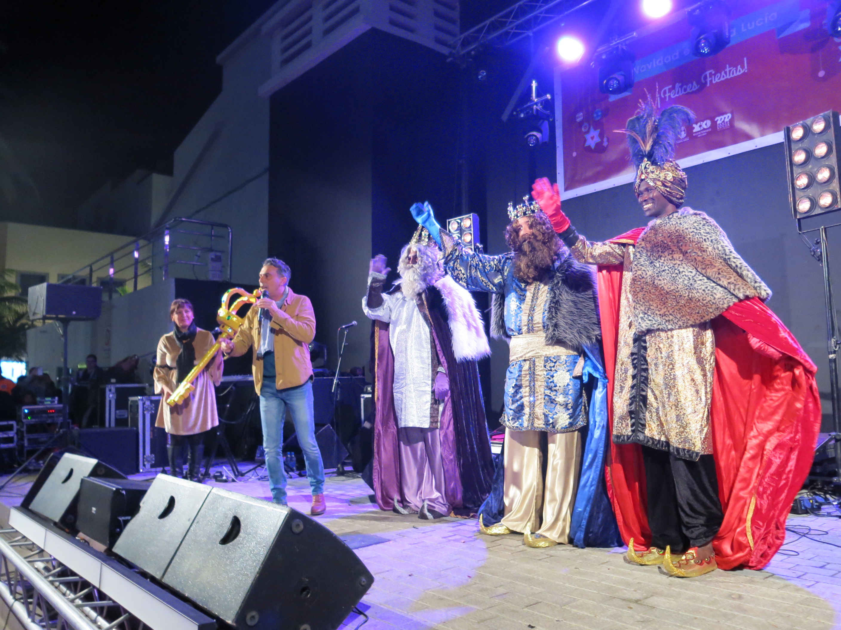 Seis carrozas y más de 150 personas participan en la Cabalgata de Reyes Magos 