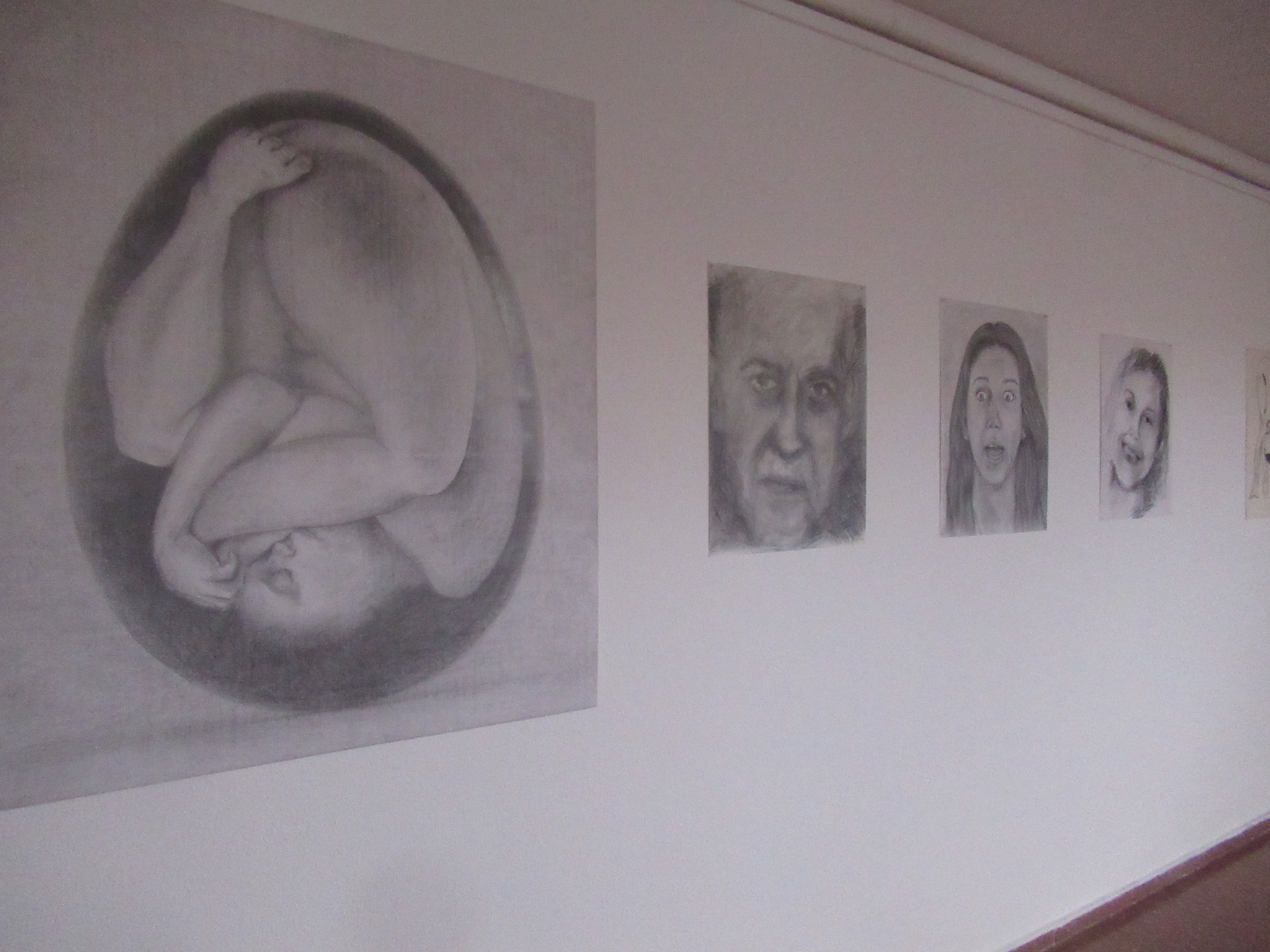 El alumnado del taller de dibujo del Ateneo realiza la exposición colectiva  ‘Mapa de bolsillo’ en el teatro Víctor Jara