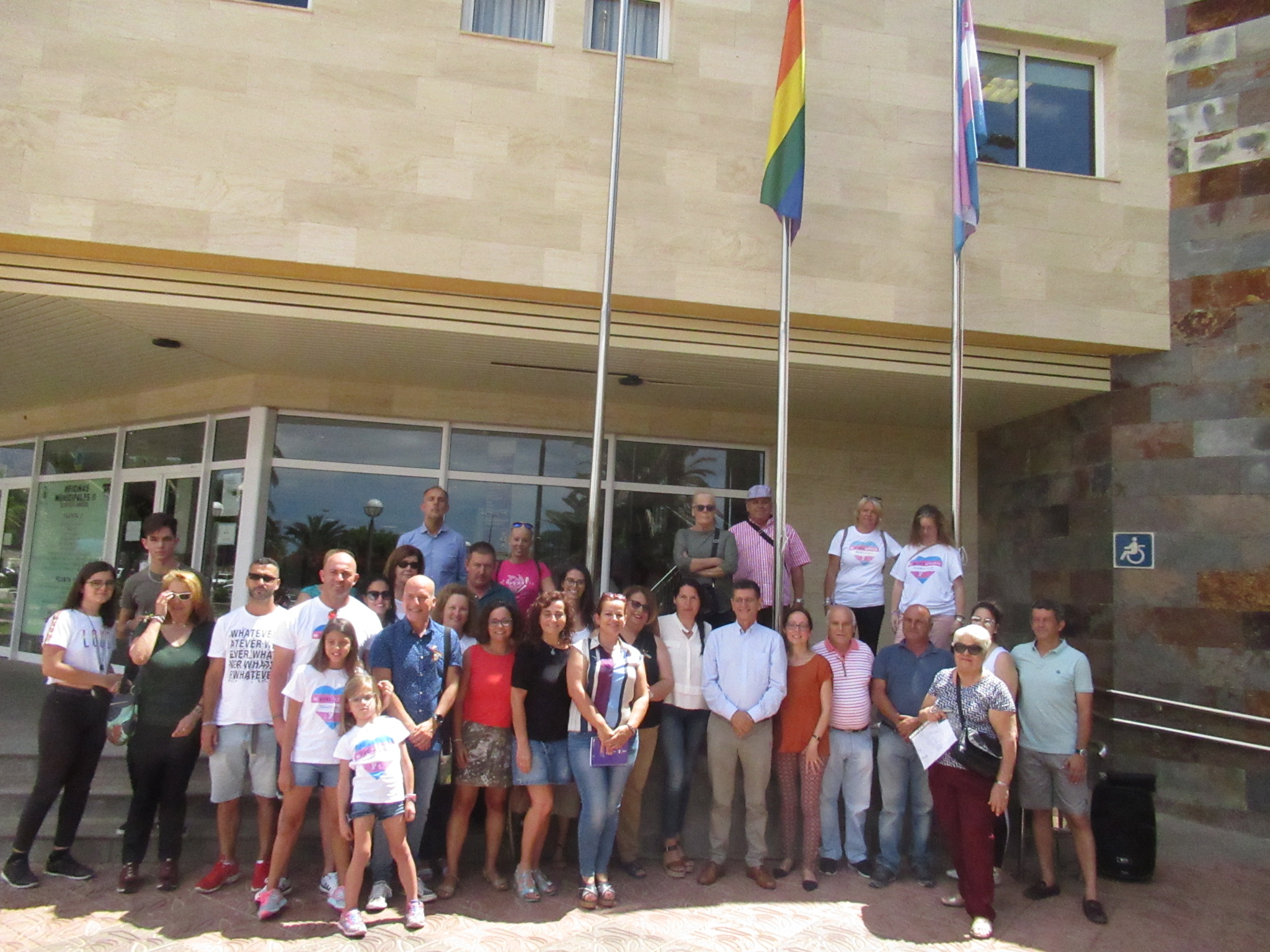 Santa Lucía iza la bandera LGTBI para mostrar su compromiso “con los derechos de todas las personas” 