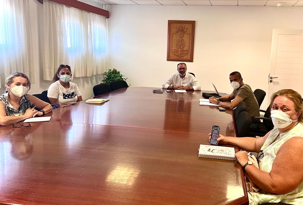 El alcalde de Santa Lucía de Tirajana se reúne con los equipos directivos de los tres Centros de Salud para analizar la situación de la sanidad en el municipio.