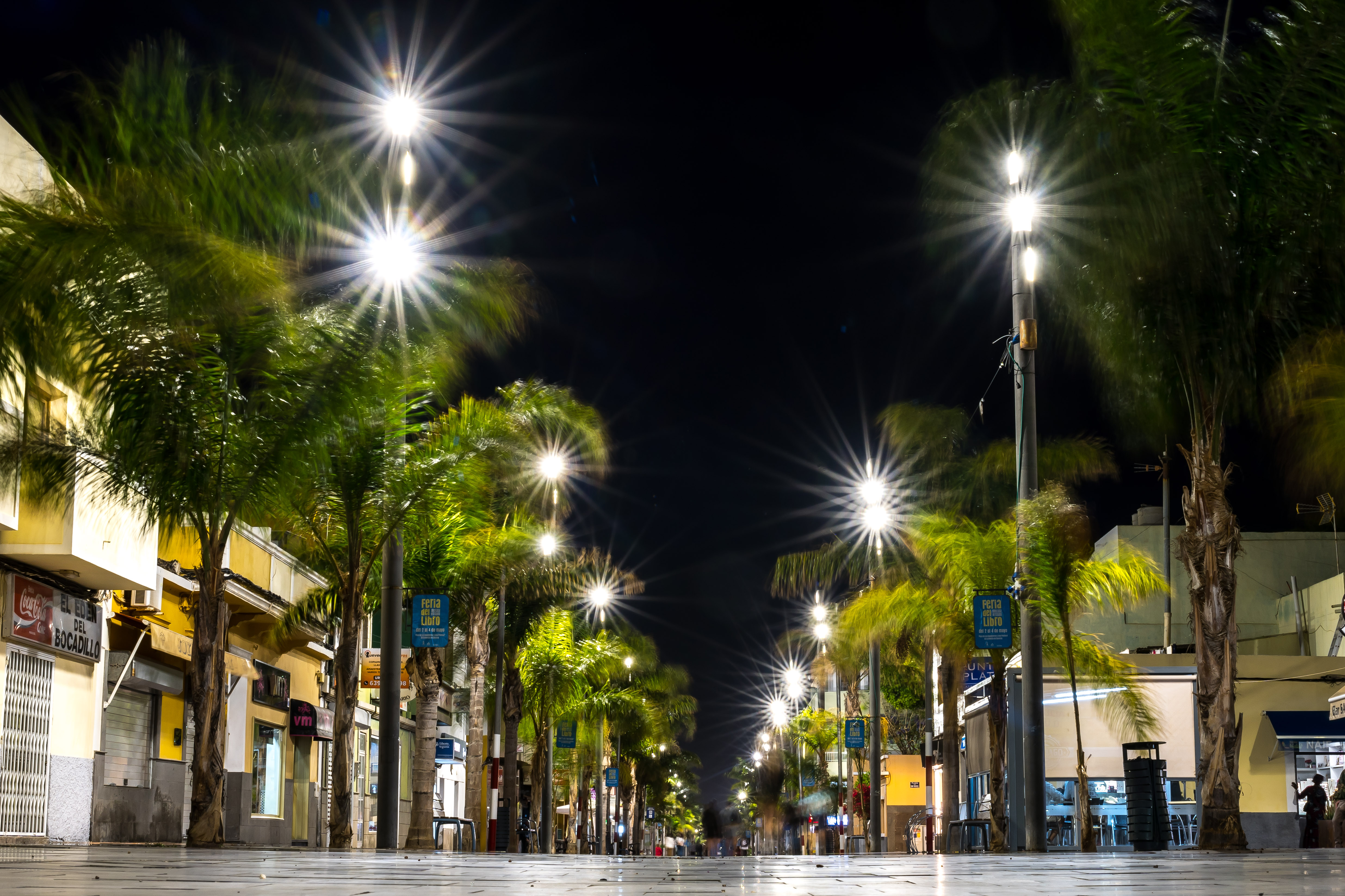 El Ayuntamiento ahorra gasto energético con la instalación 162 nuevas luminarias en la Zona Comercial Abierta