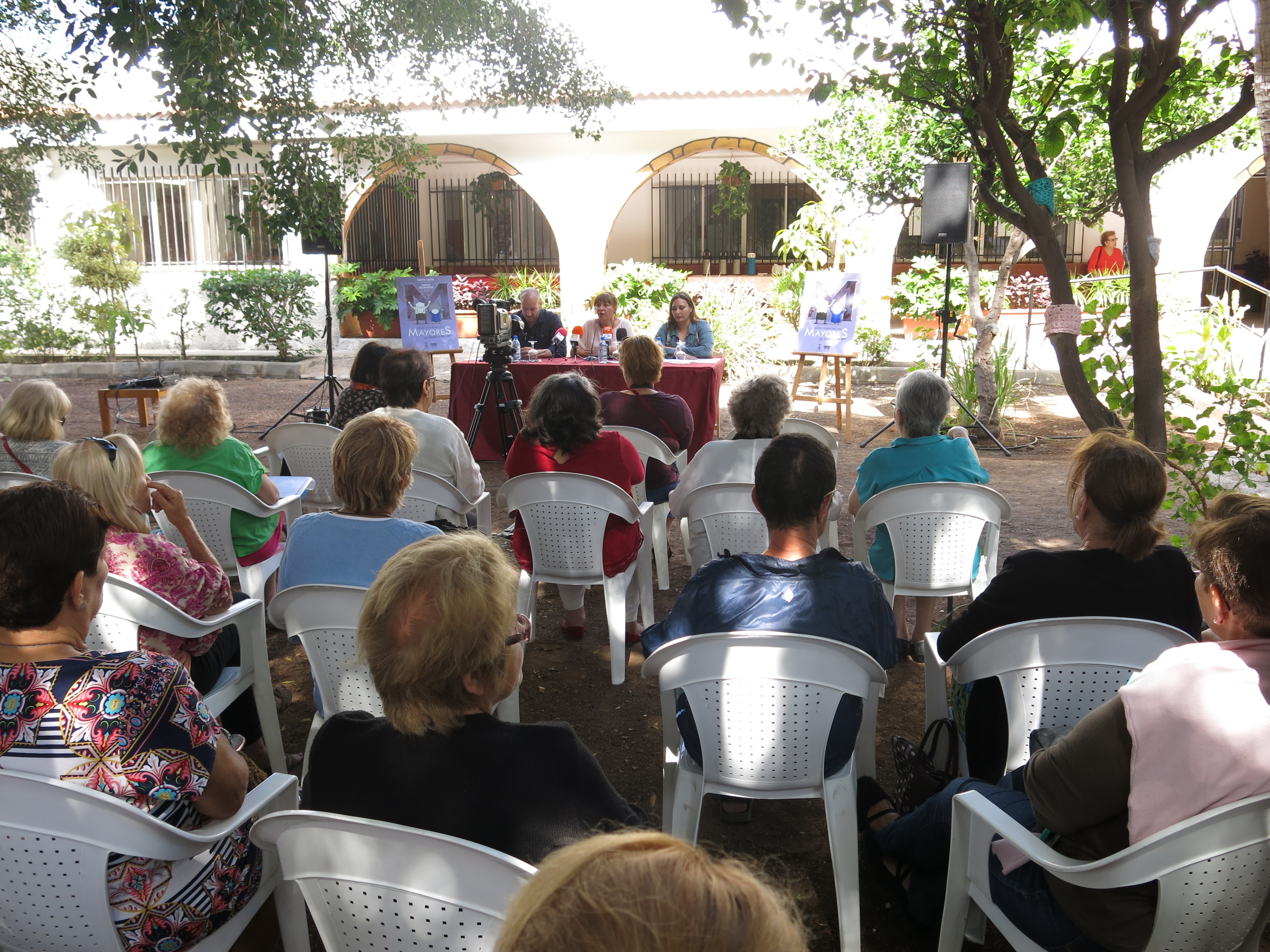 Santa Lucía presenta el programa para personas mayores con un centenar de  actividades de ocio, deporte y cultura