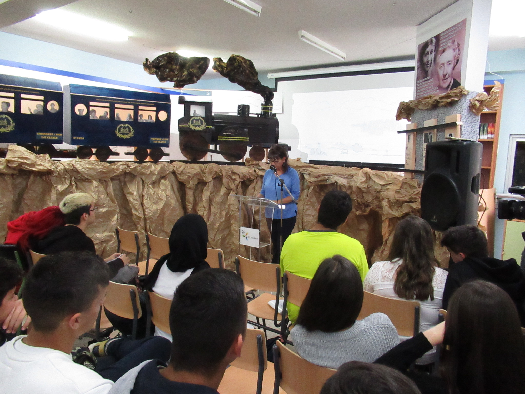 La alcaldesa participa en lectura colectiva del IES José Zerpa con motivo del día del libro 