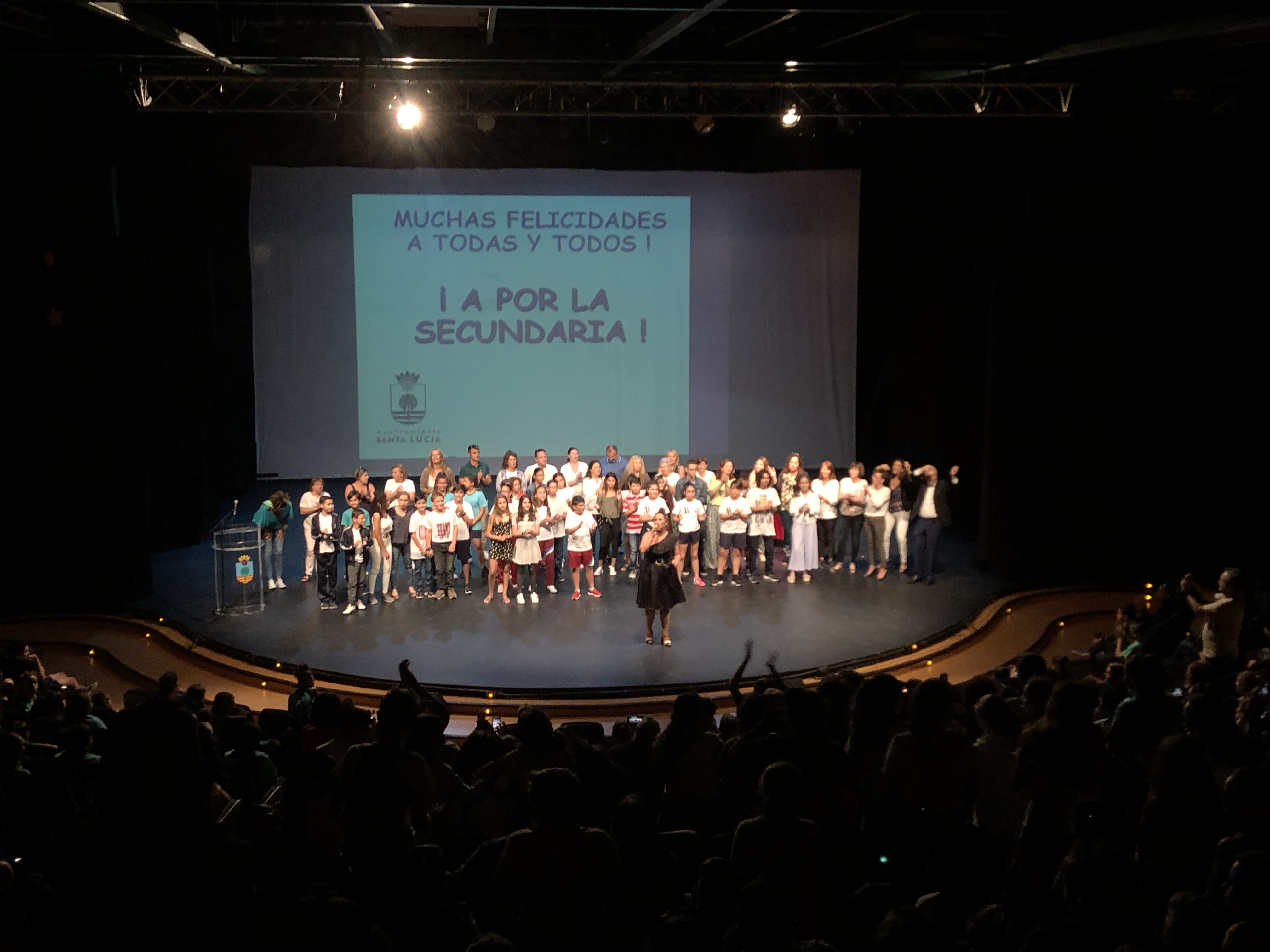 El Ayuntamiento premia a estudiantes de Sexto de Primaria por su trayectoria académica y personal 