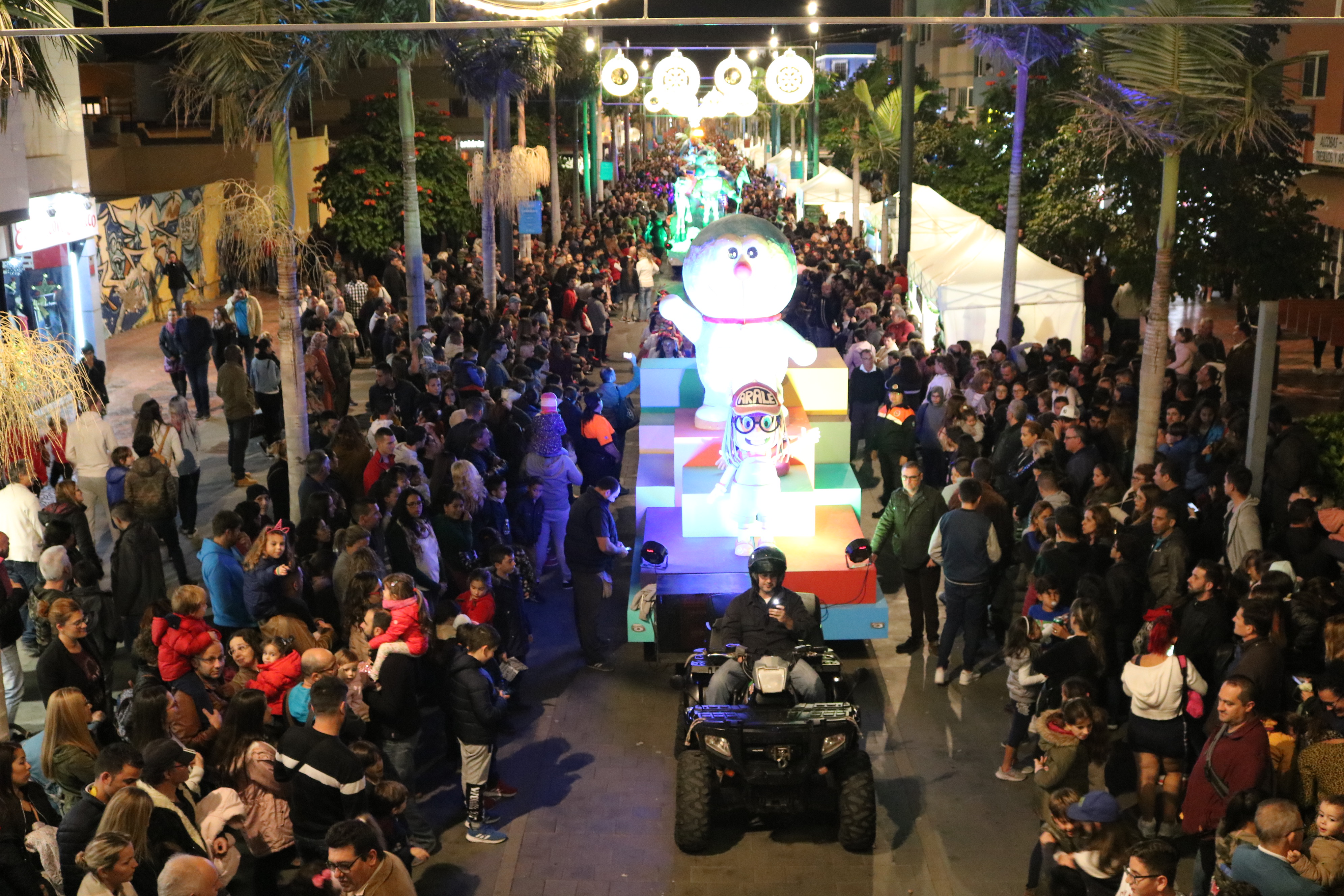 Más de 15.000 personas acuden a la Cabalgata de los Reyes Magos en Vecindario