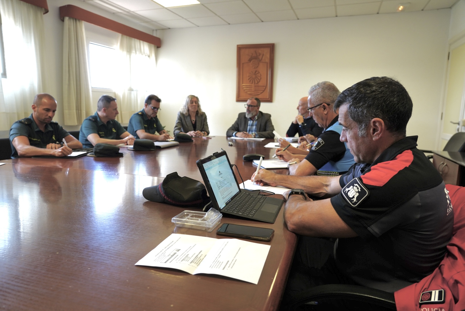 El alcalde reitera la necesidad de incrementar la plantilla de la guardia civil en el municipio 
